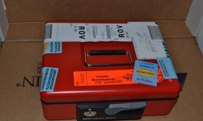 Чемодан или коробка с патронами обязательно пломбируется и к ней прикрепляют соответствующие документы