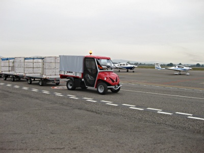 Airport towing vehicle