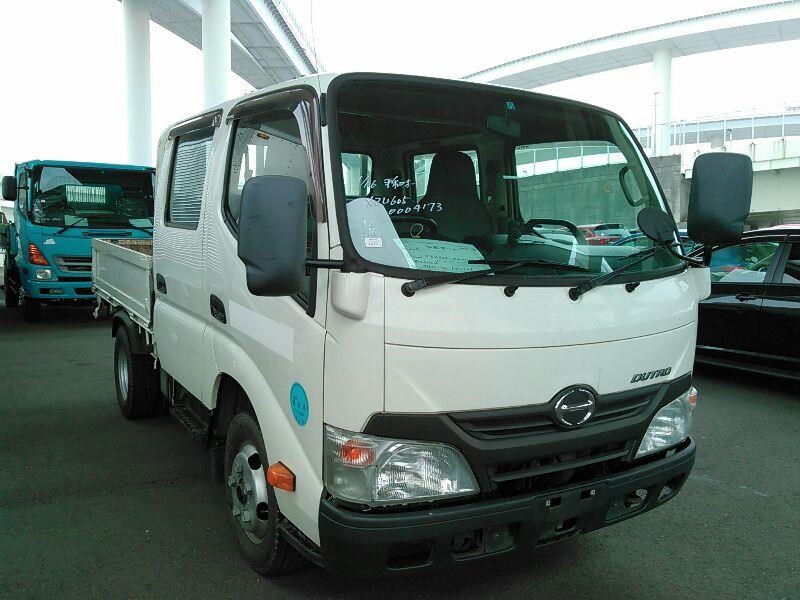 Hino характеристики. Тойота Хино 300. Грузовики Hino 300 Dutro. Хино 300 и Хино Дутра. Хино 300 с двойной кабиной.