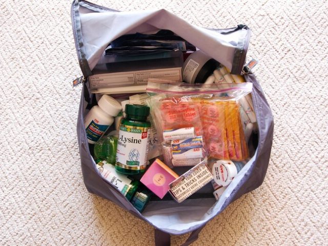 Можно ли перевозить лекарства в самолете в ручной клади – Лекарства в самолете: как собрать аптечку по правилам